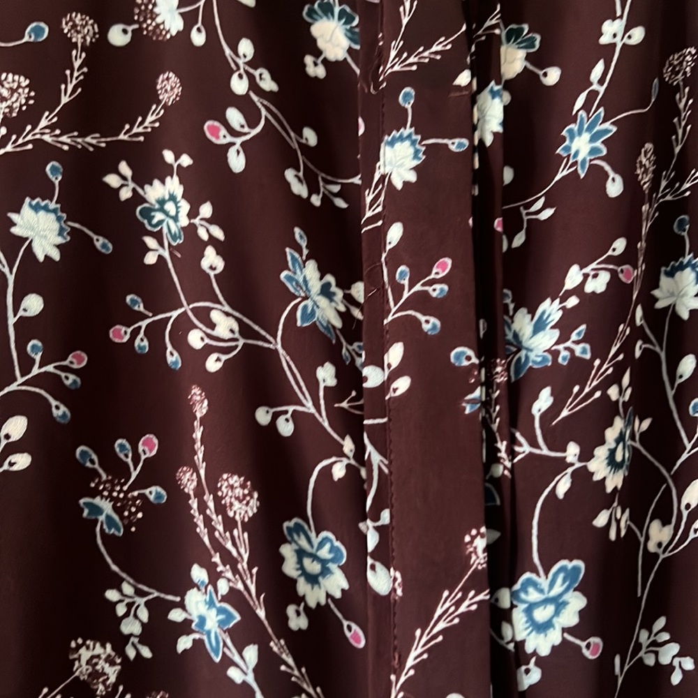 Light And Flowy Spring Top. Floral Pattern Loft - image 2